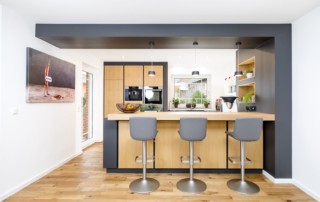 Küche mit Barhocker