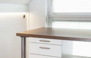 Schreibtisch Arbeitszimmer geschlossen