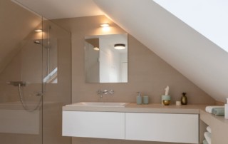 Waschtisch unter Dachschräge